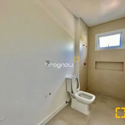Casa de Condomínio com 266m², 4 quartos (sendo 3 suítes), 2 garagens, no bairro Ratones em Florianópolis