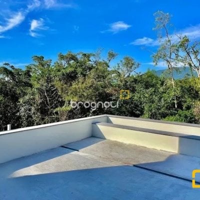 Casa de Condomínio com 266m², 4 quartos (sendo 3 suítes), 2 garagens, no bairro Ratones em Florianópolis