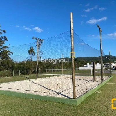 Casa de Condomínio com 266m², 4 quartos (sendo 3 suítes), 2 garagens, no bairro Ratones em Florianópolis