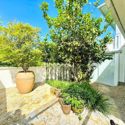 Casa de Condomínio com 380m², 3 quartos (sendo 1 suíte), 2 garagens, no bairro Cacupé em Florianópolis