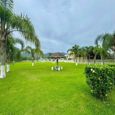 Casa de Condomínio com 380m², 3 quartos (sendo 1 suíte), 2 garagens, no bairro Cacupé em Florianópolis