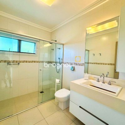 Casa de Condomínio com 380m², 3 quartos (sendo 1 suíte), 2 garagens, no bairro Cacupé em Florianópolis