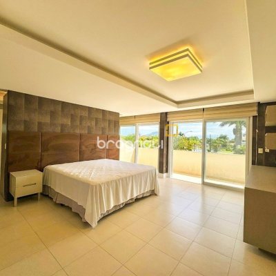 Casa de Condomínio com 380m², 3 quartos (sendo 1 suíte), 2 garagens, no bairro Cacupé em Florianópolis