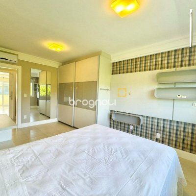 Casa de Condomínio com 380m², 3 quartos (sendo 1 suíte), 2 garagens, no bairro Cacupé em Florianópolis
