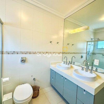 Casa de Condomínio com 380m², 3 quartos (sendo 1 suíte), 2 garagens, no bairro Cacupé em Florianópolis