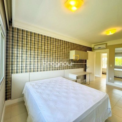 Casa de Condomínio com 380m², 3 quartos (sendo 1 suíte), 2 garagens, no bairro Cacupé em Florianópolis