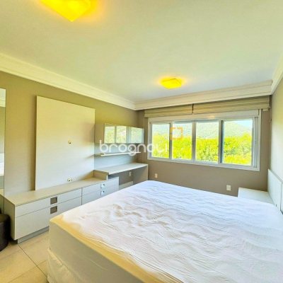 Casa de Condomínio com 380m², 3 quartos (sendo 1 suíte), 2 garagens, no bairro Cacupé em Florianópolis