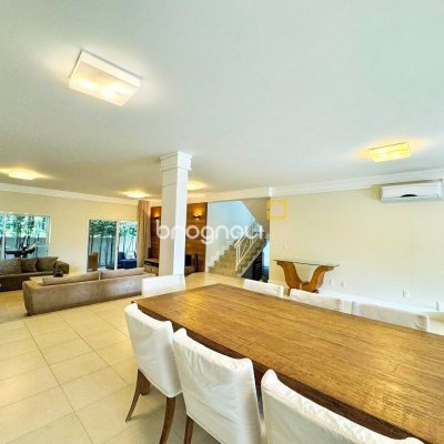Casa de Condomínio com 380m², 3 quartos (sendo 1 suíte), 2 garagens, no bairro Cacupé em Florianópolis
