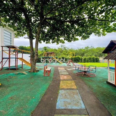 Casa de Condomínio com 380m², 3 quartos (sendo 1 suíte), 2 garagens, no bairro Cacupé em Florianópolis