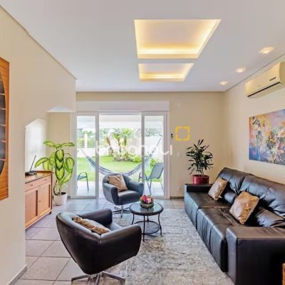 Casa com 222m², 4 quartos (sendo 2 suítes), 2 garagens, no bairro Daniela em Florianópolis