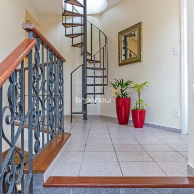 Casa com 222m², 4 quartos (sendo 2 suítes), 2 garagens, no bairro Daniela em Florianópolis