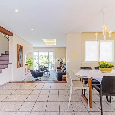 Casa com 222m², 4 quartos (sendo 2 suítes), 2 garagens, no bairro Daniela em Florianópolis