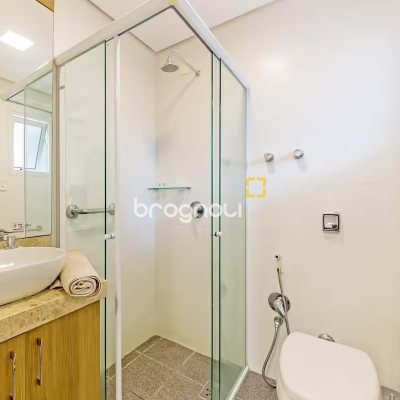 Casa com 222m², 4 quartos (sendo 2 suítes), 2 garagens, no bairro Daniela em Florianópolis