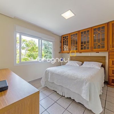 Casa com 222m², 4 quartos (sendo 2 suítes), 2 garagens, no bairro Daniela em Florianópolis