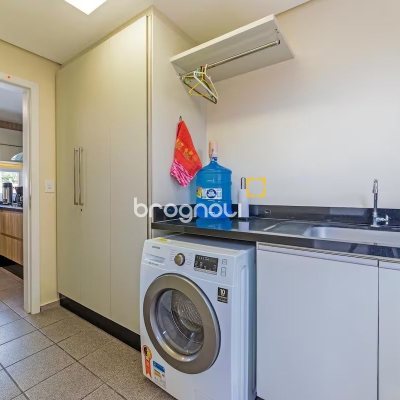 Casa com 222m², 4 quartos (sendo 2 suítes), 2 garagens, no bairro Daniela em Florianópolis