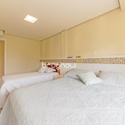 Casa com 222m², 4 quartos (sendo 2 suítes), 2 garagens, no bairro Daniela em Florianópolis