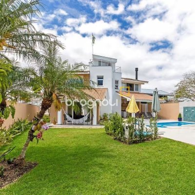 Casa com 222m², 4 quartos (sendo 2 suítes), 2 garagens, no bairro Daniela em Florianópolis