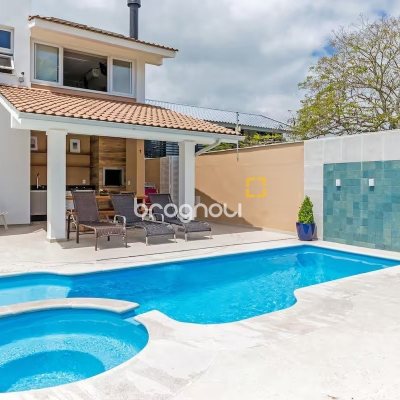Casa com 222m², 4 quartos (sendo 2 suítes), 2 garagens, no bairro Daniela em Florianópolis