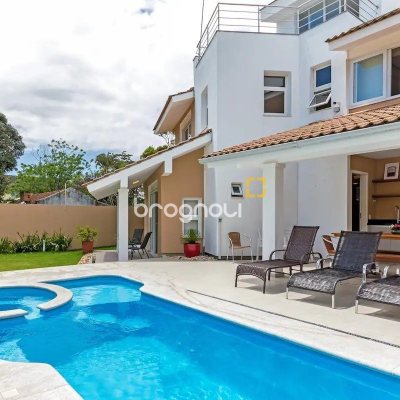Casa com 222m², 4 quartos (sendo 2 suítes), 2 garagens, no bairro Daniela em Florianópolis
