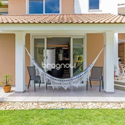 Casa com 222m², 4 quartos (sendo 2 suítes), 2 garagens, no bairro Daniela em Florianópolis