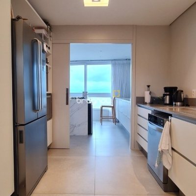 Cobertura com 172m², 3 quartos (sendo 2 suítes), 1 garagem, no bairro Centro em Florianópolis