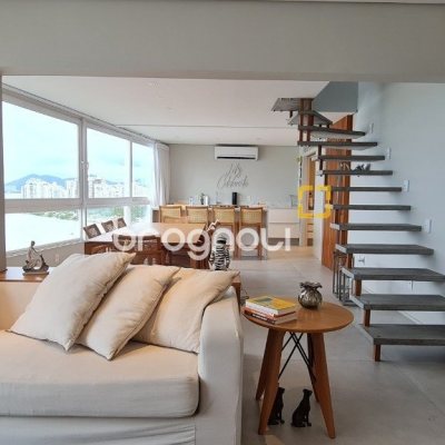Cobertura com 172m², 3 quartos (sendo 2 suítes), 1 garagem, no bairro Centro em Florianópolis