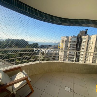 Apartamento com 139m², 3 quartos (sendo 1 suíte), 2 garagens, no bairro Agronômica em Florianópolis