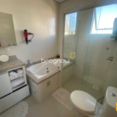 Apartamento com 139m², 3 quartos (sendo 1 suíte), 2 garagens, no bairro Agronômica em Florianópolis