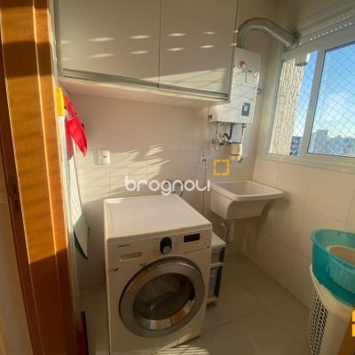 Apartamento com 139m², 3 quartos (sendo 1 suíte), 2 garagens, no bairro Agronômica em Florianópolis