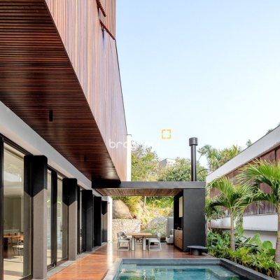 Casa de Condomínio com 457m², 3 quartos (sendo 3 suítes), 4 garagens, no bairro Cacupé em Florianópolis