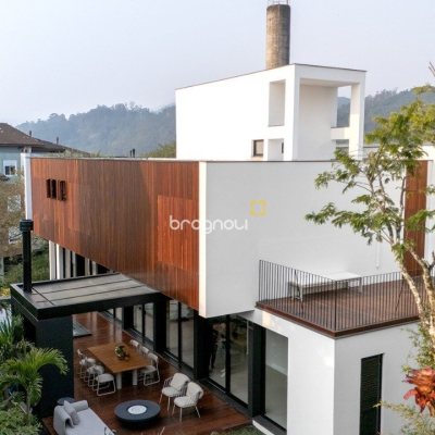 Casa de Condomínio com 457m², 3 quartos (sendo 3 suítes), 4 garagens, no bairro Cacupé em Florianópolis
