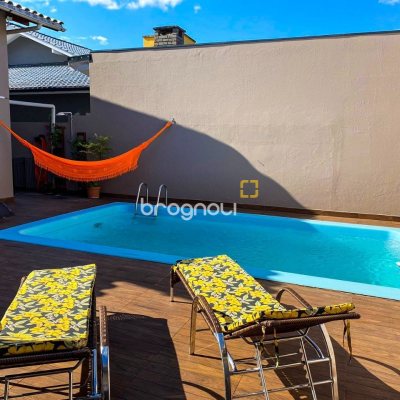 Casa com 156m², 5 quartos (sendo 3 suítes), 3 garagens, no bairro Santa Monica em Florianópolis