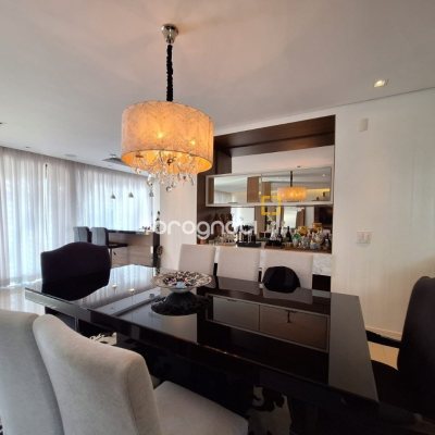 Casa de Condomínio com 282m², 4 quartos (sendo 3 suítes), 2 garagens, no bairro João Paulo em Florianópolis