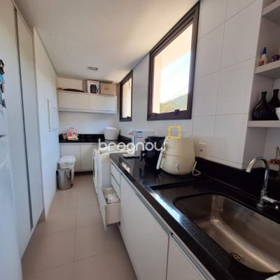 Casa de Condomínio com 282m², 4 quartos (sendo 3 suítes), 2 garagens, no bairro João Paulo em Florianópolis