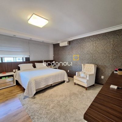 Casa de Condomínio com 282m², 4 quartos (sendo 3 suítes), 2 garagens, no bairro João Paulo em Florianópolis