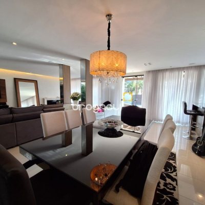 Casa de Condomínio com 282m², 4 quartos (sendo 3 suítes), 2 garagens, no bairro João Paulo em Florianópolis