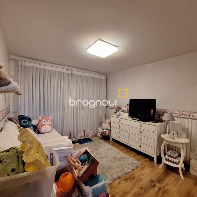 Casa de Condomínio com 282m², 4 quartos (sendo 3 suítes), 2 garagens, no bairro João Paulo em Florianópolis
