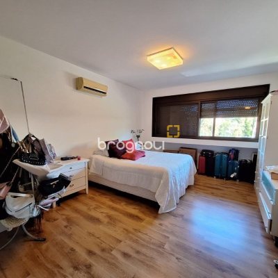 Casa de Condomínio com 282m², 4 quartos (sendo 3 suítes), 2 garagens, no bairro João Paulo em Florianópolis