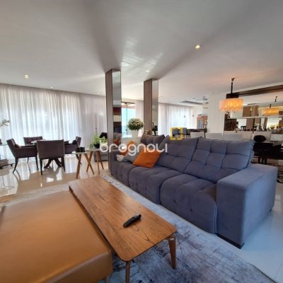 Casa de Condomínio com 282m², 4 quartos (sendo 3 suítes), 2 garagens, no bairro João Paulo em Florianópolis