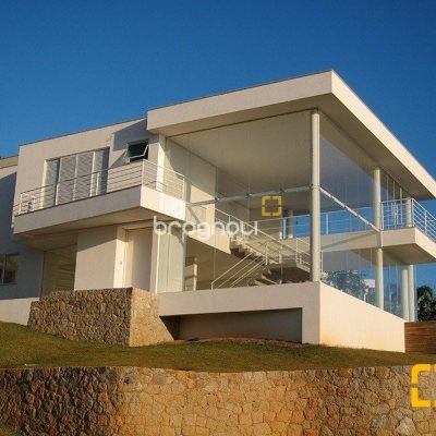 Casa de Condomínio com 461m², 3 quartos (sendo 3 suítes), 4 garagens, no bairro Cacupé em Florianópolis
