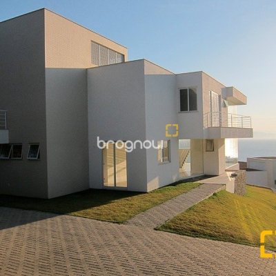 Casa de Condomínio com 461m², 3 quartos (sendo 3 suítes), 4 garagens, no bairro Cacupé em Florianópolis
