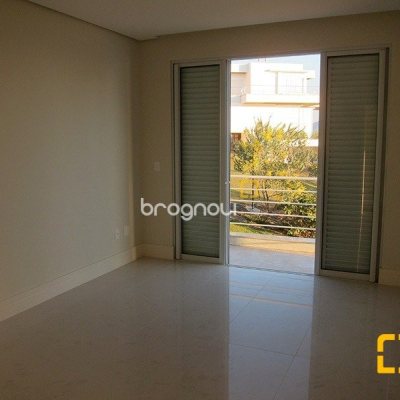 Casa de Condomínio com 461m², 3 quartos (sendo 3 suítes), 4 garagens, no bairro Cacupé em Florianópolis