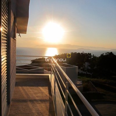 Casa de Condomínio com 461m², 3 quartos (sendo 3 suítes), 4 garagens, no bairro Cacupé em Florianópolis