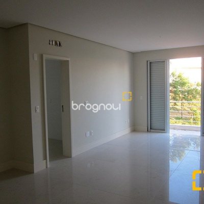 Casa de Condomínio com 461m², 3 quartos (sendo 3 suítes), 4 garagens, no bairro Cacupé em Florianópolis