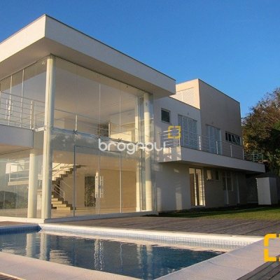 Casa de Condomínio com 461m², 3 quartos (sendo 3 suítes), 4 garagens, no bairro Cacupé em Florianópolis