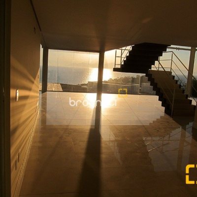 Casa de Condomínio com 461m², 3 quartos (sendo 3 suítes), 4 garagens, no bairro Cacupé em Florianópolis