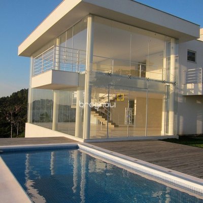 Casa de Condomínio com 461m², 3 quartos (sendo 3 suítes), 4 garagens, no bairro Cacupé em Florianópolis