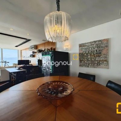 Apartamento com 206m², 3 quartos (sendo 3 suítes), 3 garagens, no bairro Beira Mar em Florianópolis