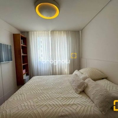 Apartamento com 206m², 3 quartos (sendo 3 suítes), 3 garagens, no bairro Beira Mar em Florianópolis