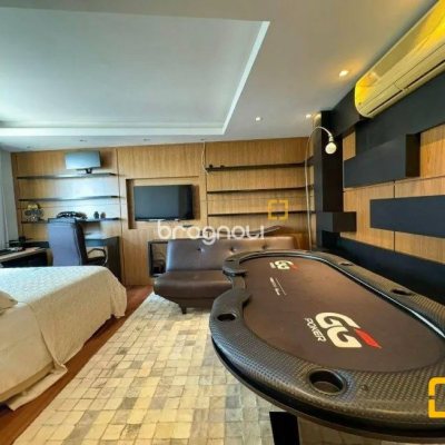 Apartamento com 206m², 3 quartos (sendo 3 suítes), 3 garagens, no bairro Beira Mar em Florianópolis